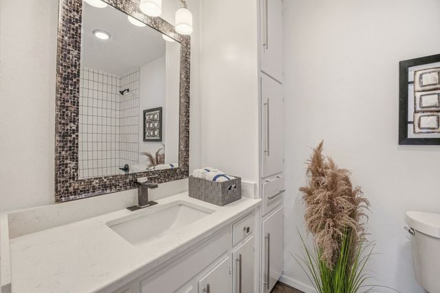 807 Spanish Trail Drive, Granbury, TX 76048