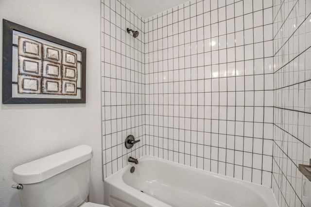 807 Spanish Trail Drive, Granbury, TX 76048