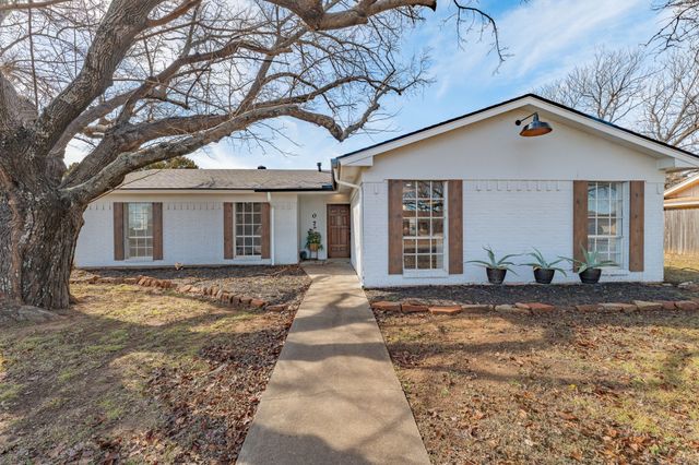 807 Spanish Trail Drive, Granbury, TX 76048