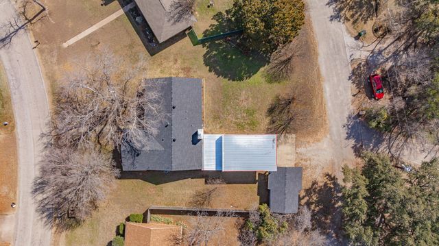 807 Spanish Trail Drive, Granbury, TX 76048