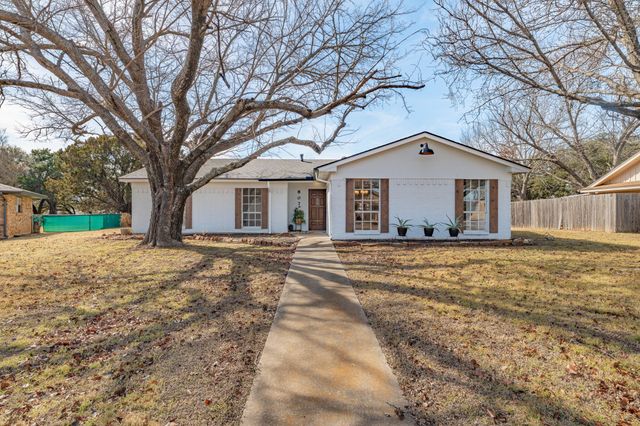 807 Spanish Trail Drive, Granbury, TX 76048
