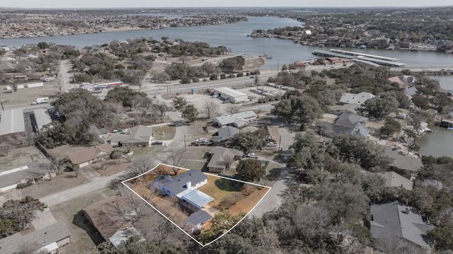 807 Spanish Trail Drive, Granbury, TX 76048