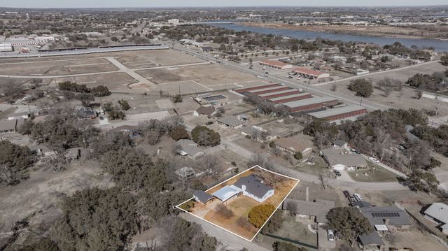 807 Spanish Trail Drive, Granbury, TX 76048