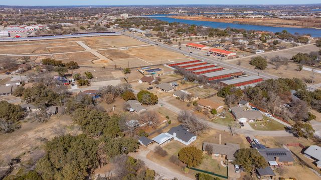 807 Spanish Trail Drive, Granbury, TX 76048