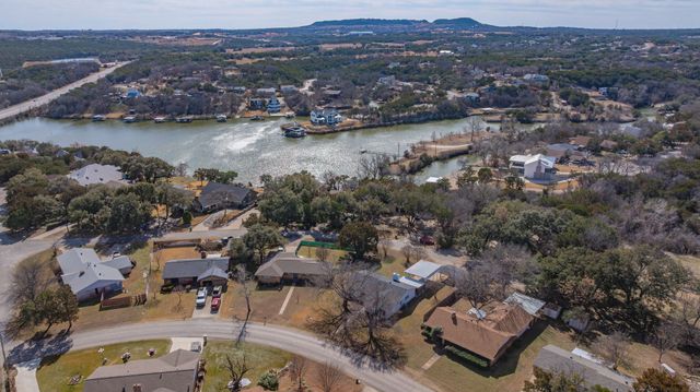 807 Spanish Trail Drive, Granbury, TX 76048