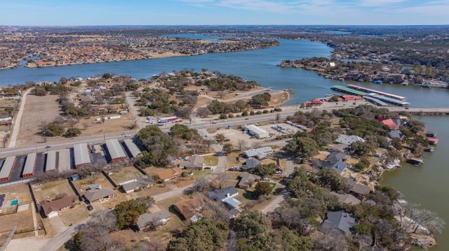 807 Spanish Trail Drive, Granbury, TX 76048