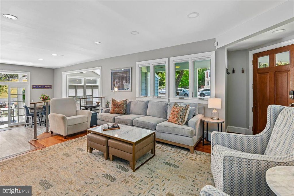 Image 10 of property listing at 417 CHESAPEAKE AVE, Annapolis, MD 21403
