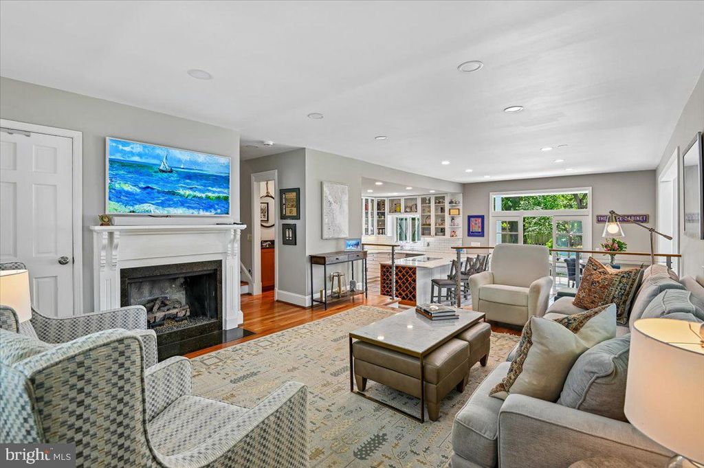 Image 12 of property listing at 417 CHESAPEAKE AVE, Annapolis, MD 21403