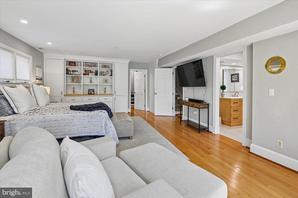 Image 28 of property listing at 417 CHESAPEAKE AVE, Annapolis, MD 21403