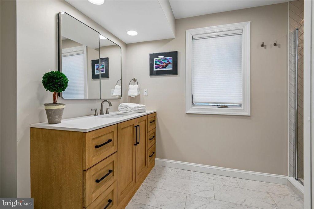 Image 30 of property listing at 417 CHESAPEAKE AVE, Annapolis, MD 21403