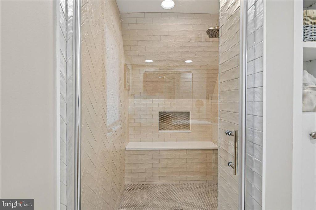 Image 31 of property listing at 417 CHESAPEAKE AVE, Annapolis, MD 21403