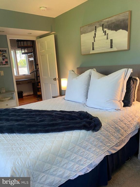 Image 38 of property listing at 417 CHESAPEAKE AVE, Annapolis, MD 21403