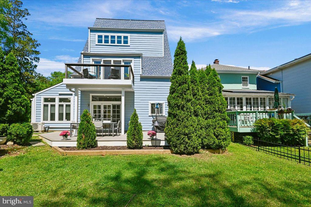 Image 4 of property listing at 417 CHESAPEAKE AVE, Annapolis, MD 21403