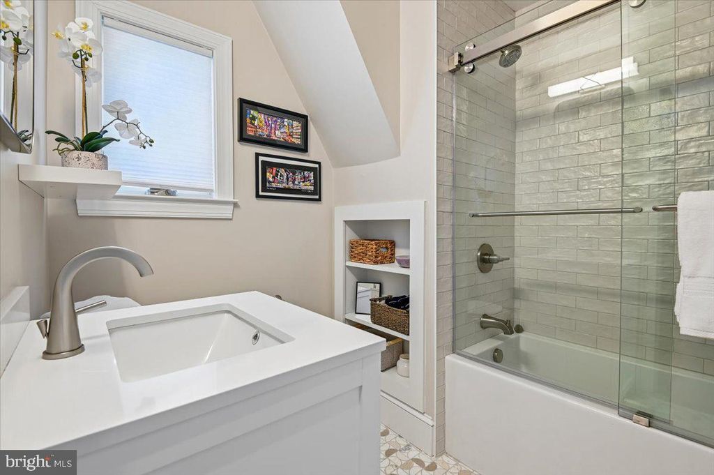 Image 41 of property listing at 417 CHESAPEAKE AVE, Annapolis, MD 21403