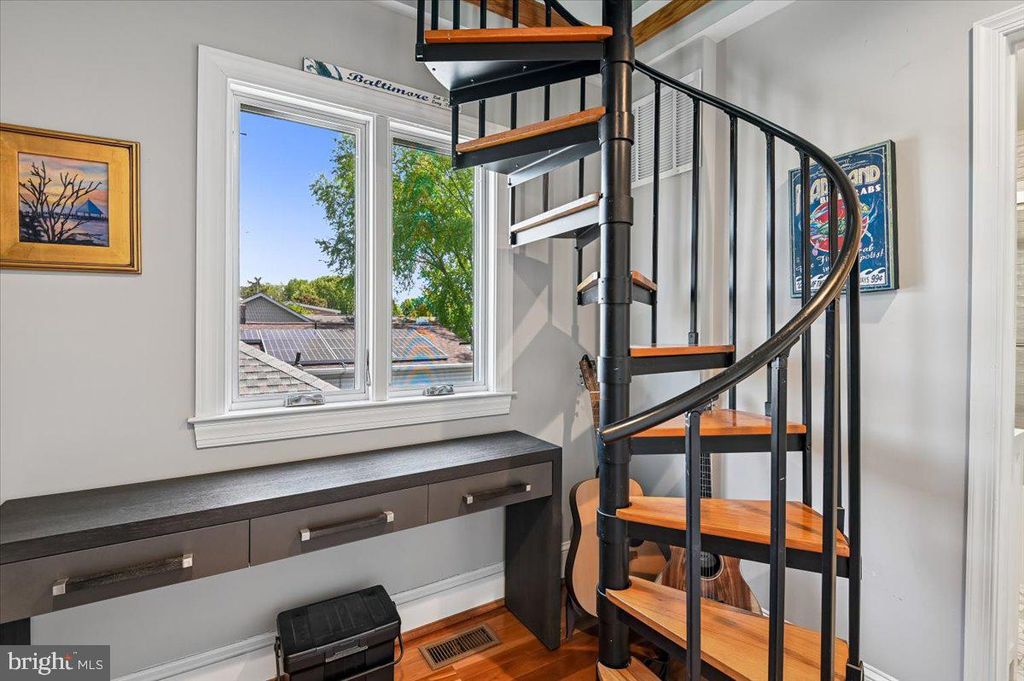 Image 45 of property listing at 417 CHESAPEAKE AVE, Annapolis, MD 21403