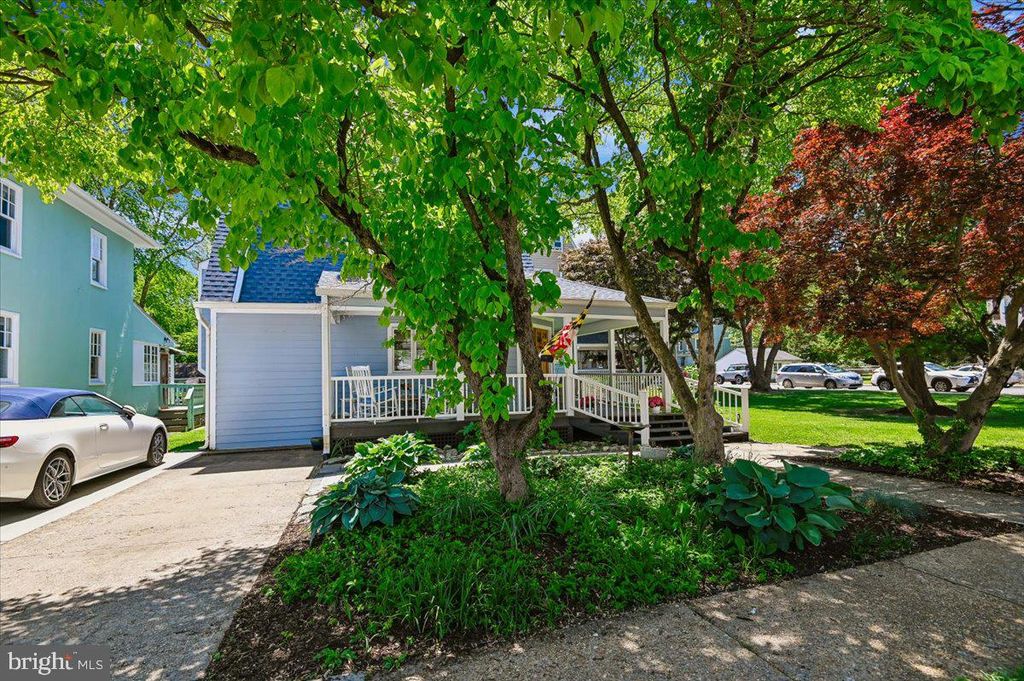 Image 5 of property listing at 417 CHESAPEAKE AVE, Annapolis, MD 21403