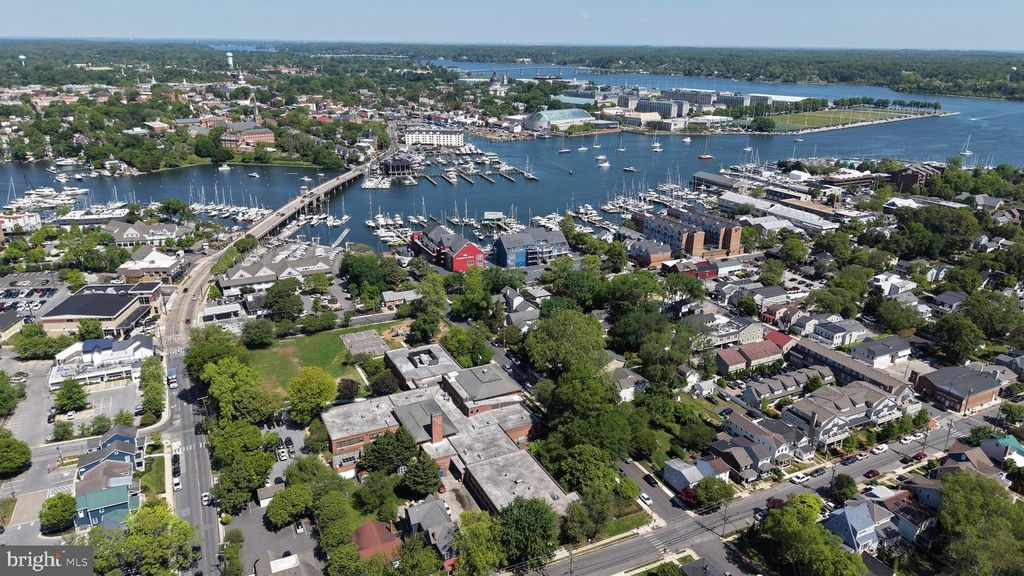 Image 65 of property listing at 417 CHESAPEAKE AVE, Annapolis, MD 21403