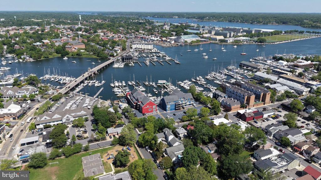 Image 66 of property listing at 417 CHESAPEAKE AVE, Annapolis, MD 21403