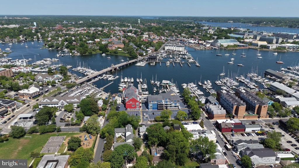 Image 67 of property listing at 417 CHESAPEAKE AVE, Annapolis, MD 21403