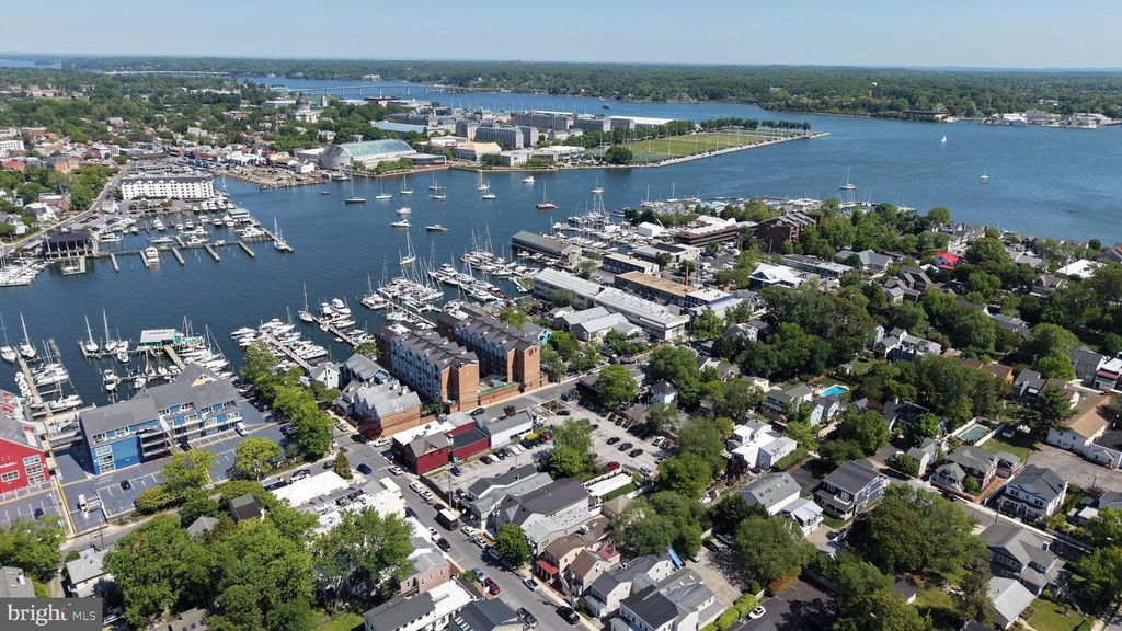 Image 68 of property listing at 417 CHESAPEAKE AVE, Annapolis, MD 21403
