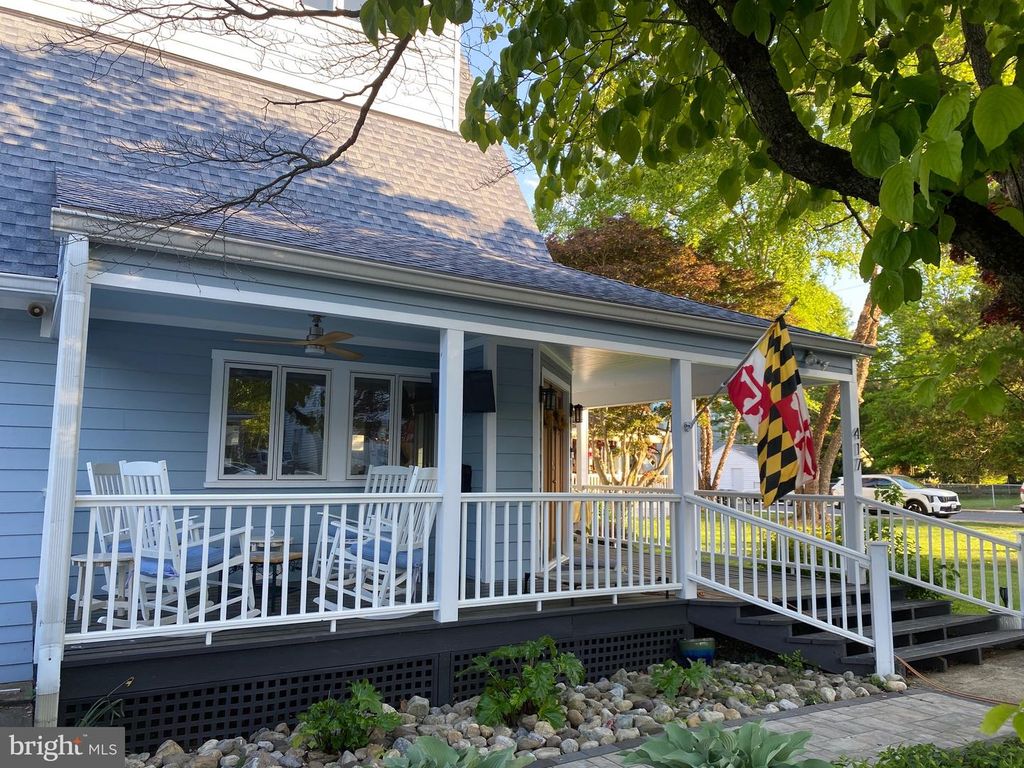 Image 7 of property listing at 417 CHESAPEAKE AVE, Annapolis, MD 21403