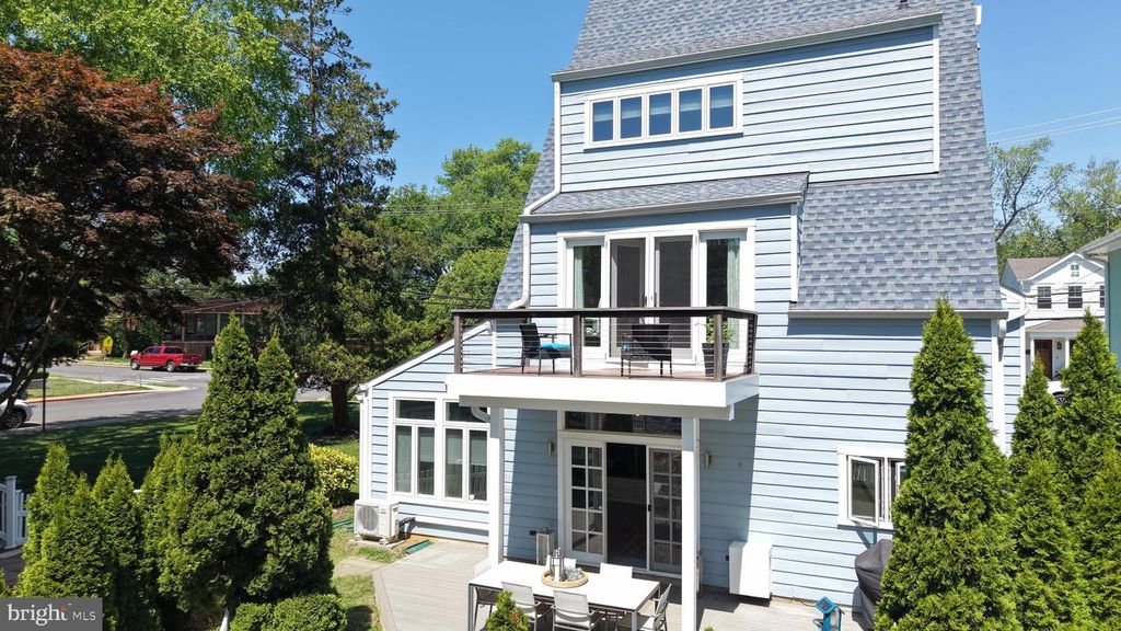 Image 75 of property listing at 417 CHESAPEAKE AVE, Annapolis, MD 21403