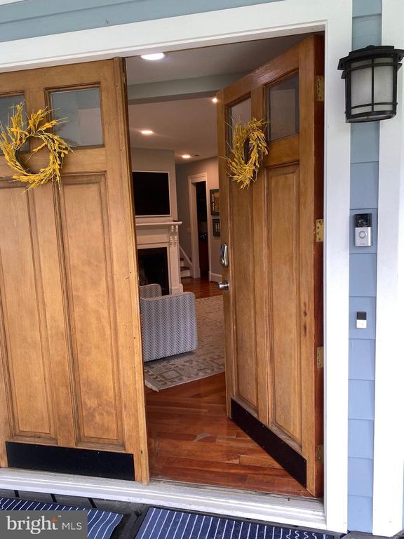Image 8 of property listing at 417 CHESAPEAKE AVE, Annapolis, MD 21403