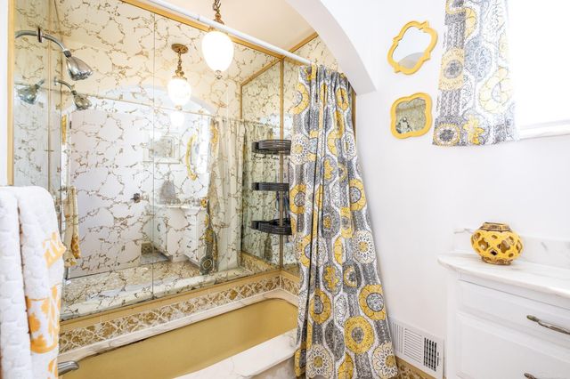 22808 Harmon Street, Saint Clair Shores, MI 48080