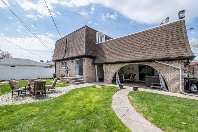 22808 Harmon Street, Saint Clair Shores, MI 48080