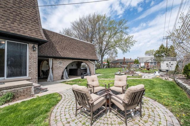 22808 Harmon Street, Saint Clair Shores, MI 48080