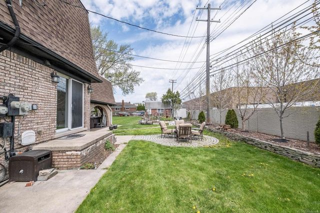 22808 Harmon Street, Saint Clair Shores, MI 48080