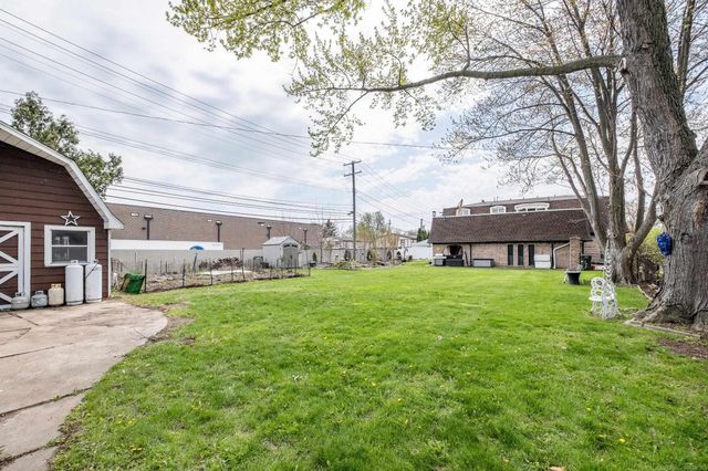 22808 Harmon Street, Saint Clair Shores, MI 48080