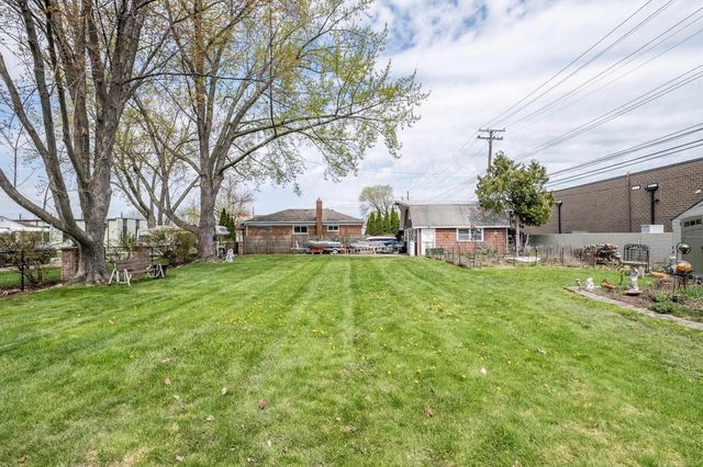 22808 Harmon Street, Saint Clair Shores, MI 48080