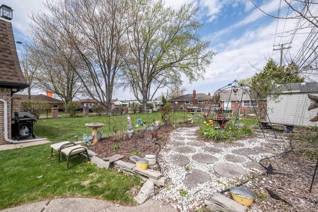 22808 Harmon Street, Saint Clair Shores, MI 48080