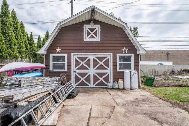 22808 Harmon Street, Saint Clair Shores, MI 48080