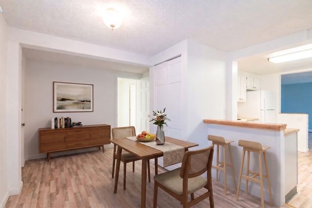 56 Warner St, Northampton, MA 01062