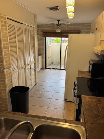 463 SE 14th St 463, Dania Beach, FL 33004