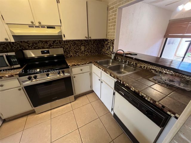 463 SE 14th St 463, Dania Beach, FL 33004