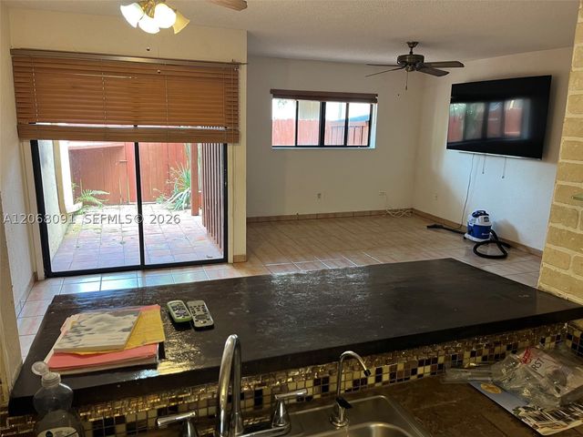 463 SE 14th St 463, Dania Beach, FL 33004