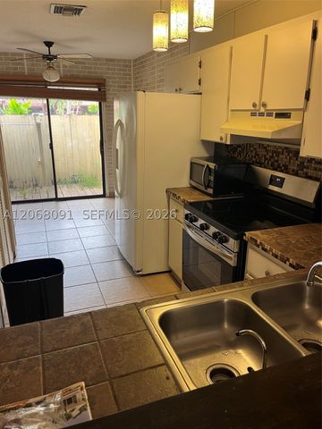 463 SE 14th St 463, Dania Beach, FL 33004