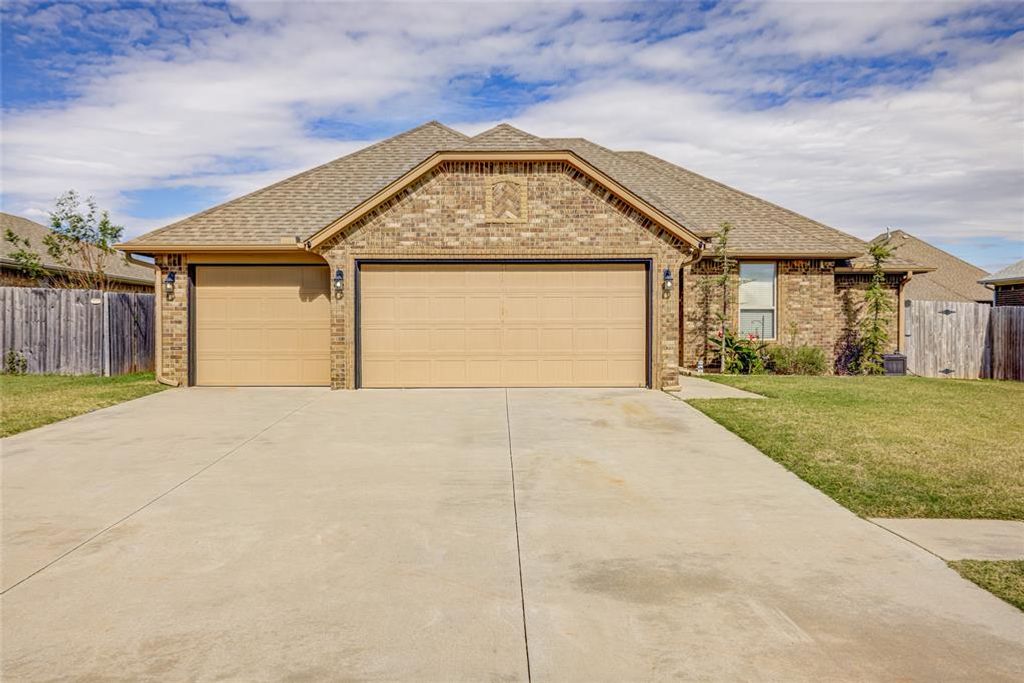 317 Madison Place Drive, Moore, OK 73160
