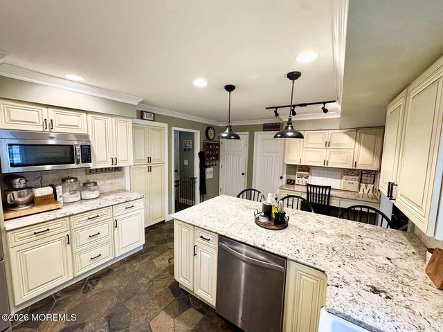 18 Providence Lane, Howell, NJ 07731