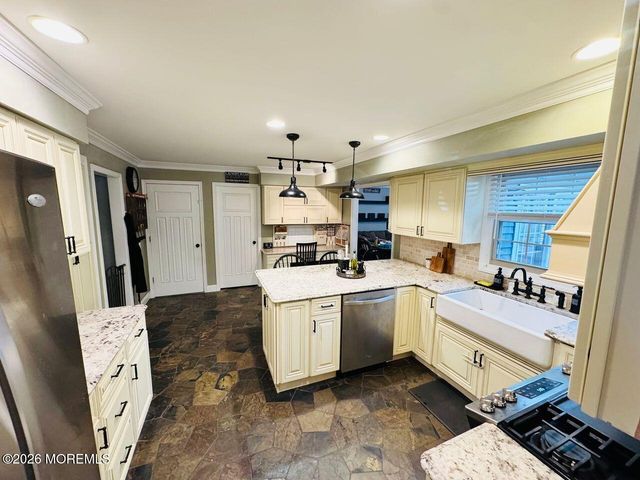 18 Providence Lane, Howell, NJ 07731