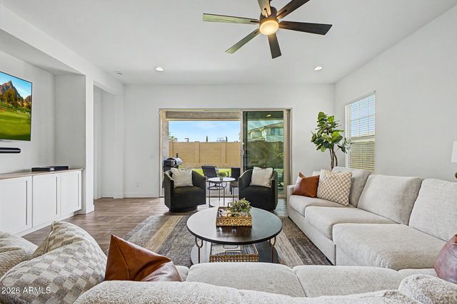 8432 W SOLANO Drive, Glendale, AZ 85305