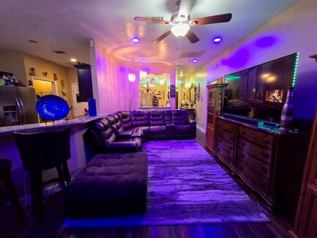 8161 Snowden Street, Houston, TX 77028