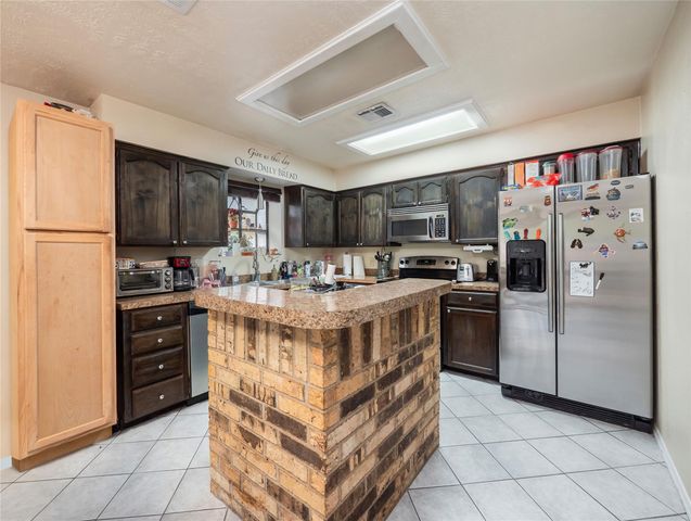108 Lei CT, Bastrop, TX 78602