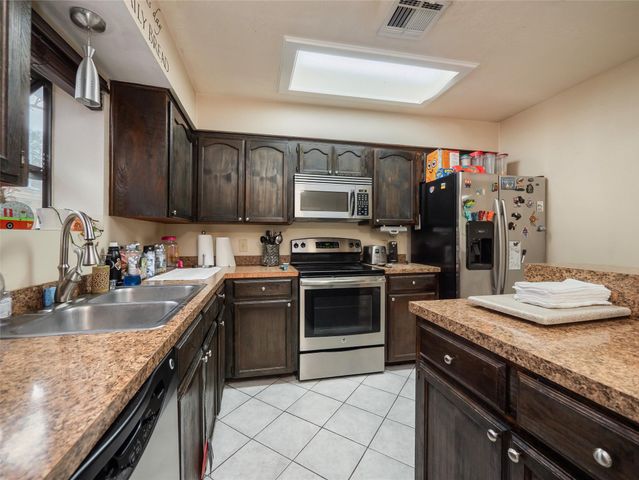 108 Lei CT, Bastrop, TX 78602