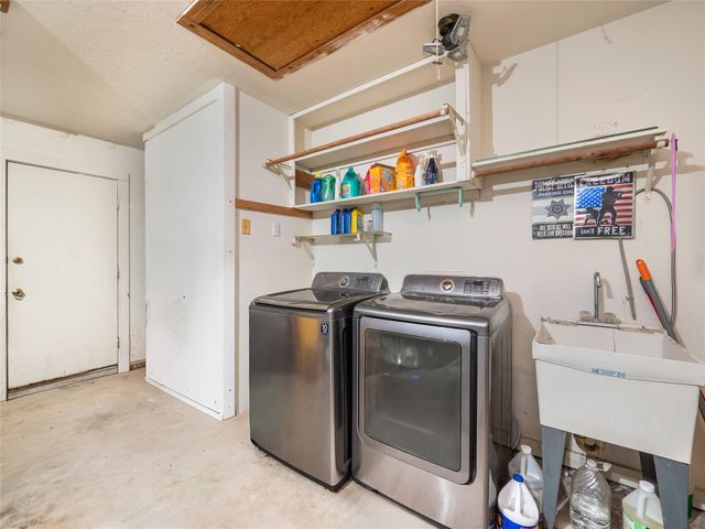 108 Lei CT, Bastrop, TX 78602