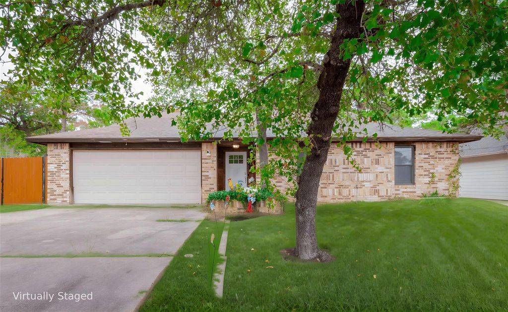 108 Lei CT, Bastrop, TX 78602