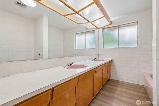 31430 W Lake Morton Drive SE, Kent, WA 98042